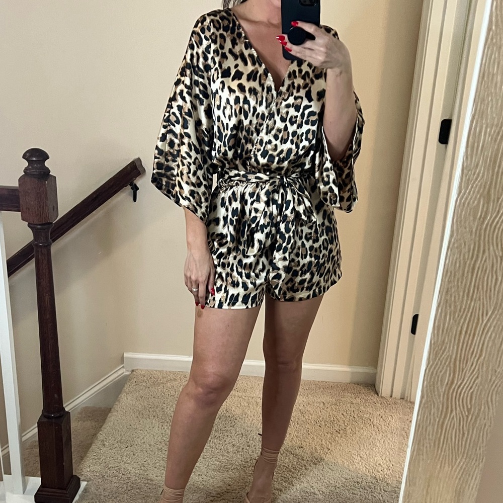 Aakaa leopard romper with waist tie. Comfortable romper! Size M. Worn once.